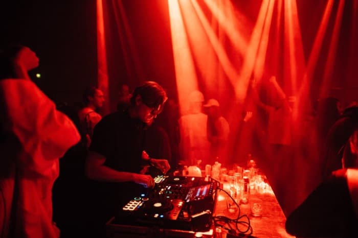 Hempi playing at Menti Festival